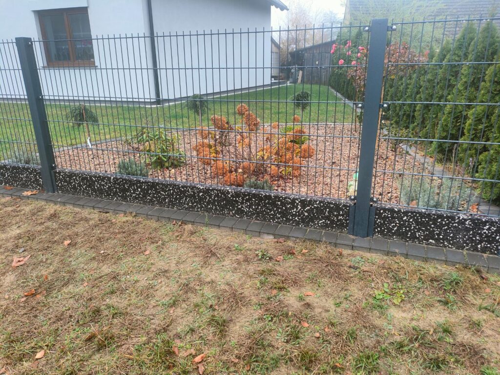 Ogrodzenie z podmurówką wibroprasowaną